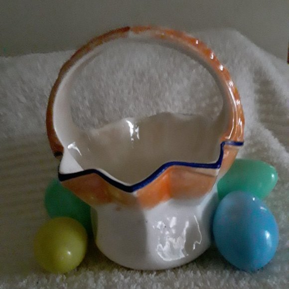 Vintage Ceramic Basket with Handle - Made in Czechoslovakia - Picture 2 of 4